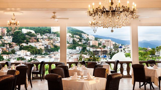 Dining tables in restaurant la Iguana in Puerto Vallarta