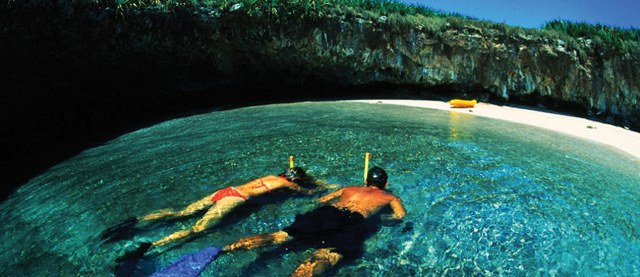 a couple snorkeling in the Mariettas Islands in Puerto Vallarta